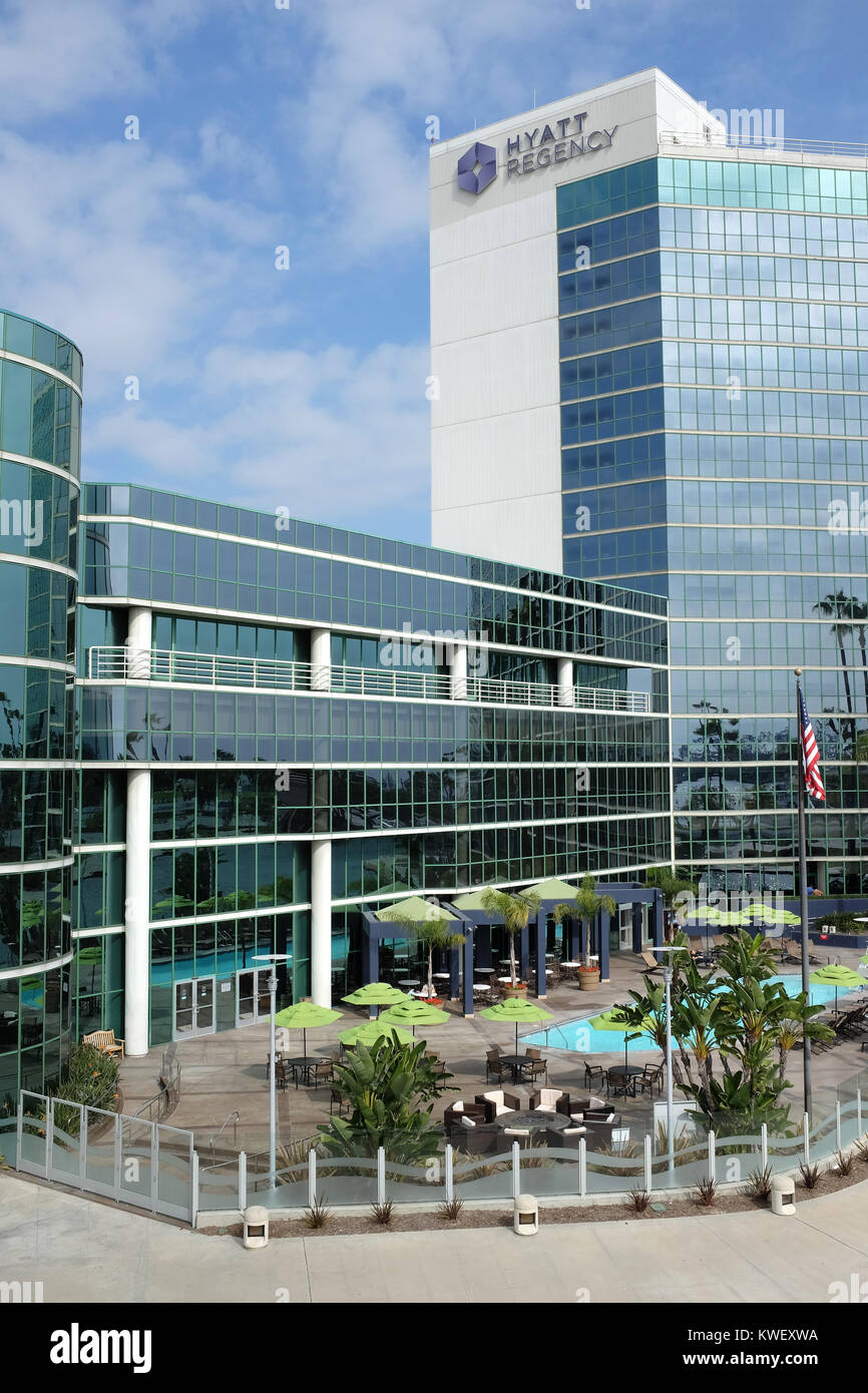 LONG BEACH, CA - Febbraio 21, 2015: Hyatt Regency Hotel. Adiacente al Long Beach Convention & Entertainment Center l'hotel ha vedute dell'oceano in un Foto Stock