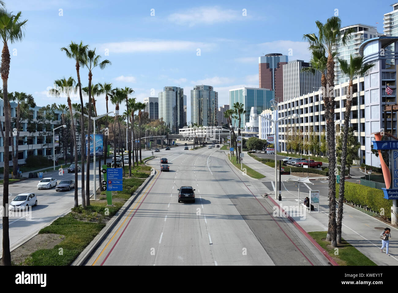 LONG BEACH, CA - Febbraio 21, 2015: litorale Drive, Long Beach. Una volta l'anno la strada di città è parte del corso per la Toyota Grand Prix di lunga B Foto Stock