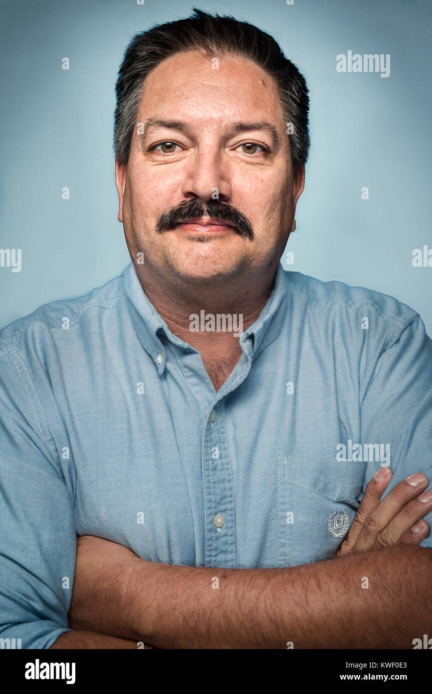 Randy Bryce, candidato democratico per Wisconsin il primo quartiere congressuale. Egli è un lavoratore di ferro, elemento di raccordo, e noto come 'il ferro Stache.". Foto Stock