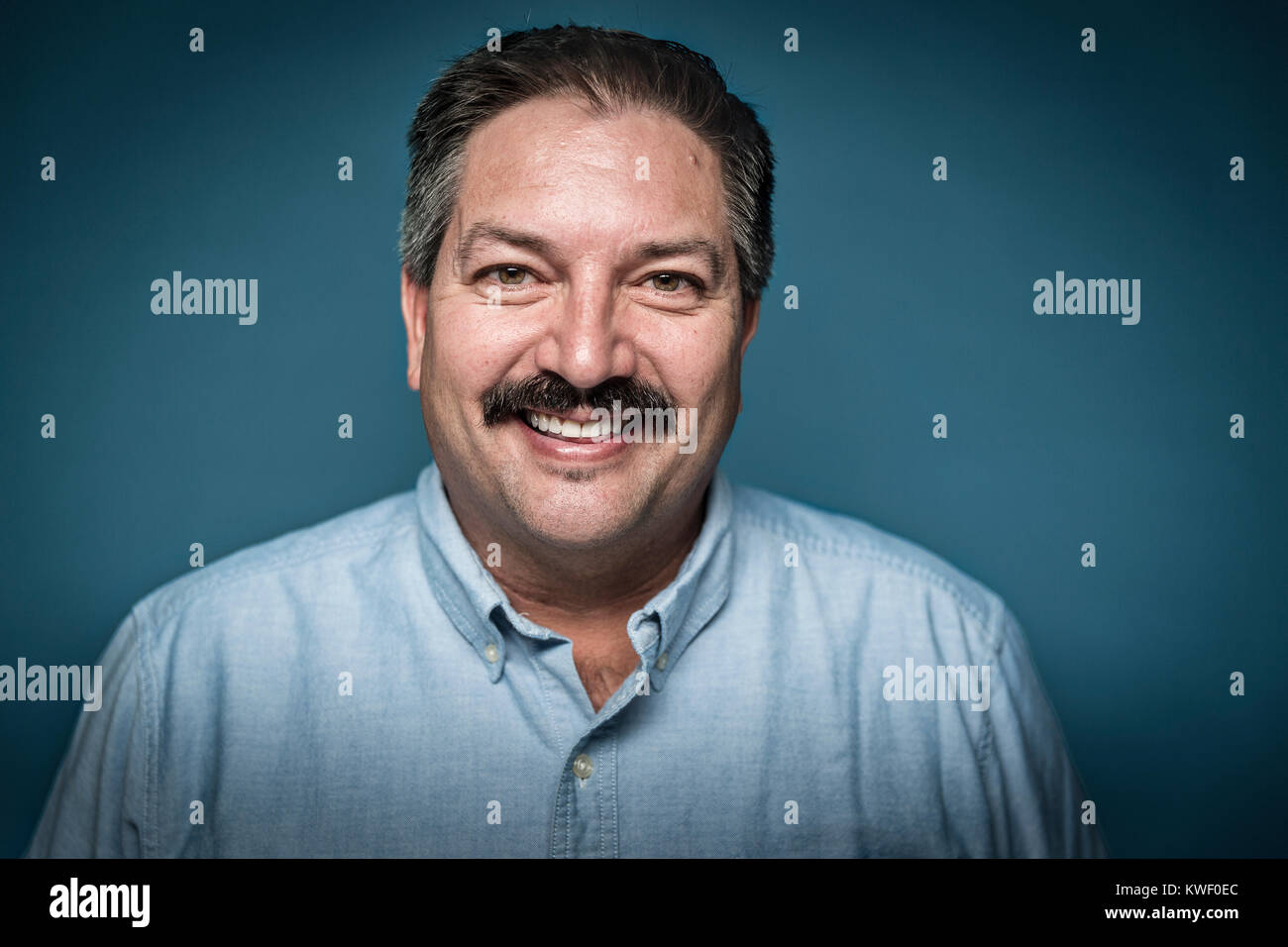 Randy Bryce, candidato democratico per Wisconsin il primo quartiere congressuale. Egli è un lavoratore di ferro, elemento di raccordo, e noto come 'il ferro Stache.". Foto Stock