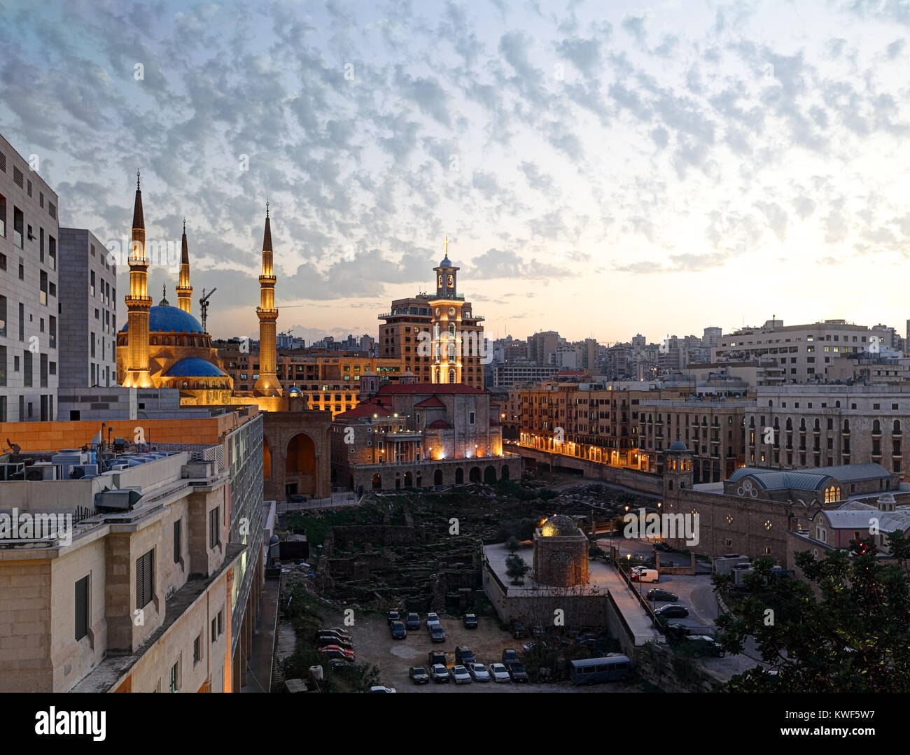 Beirut, Libano : Centro di Beirut con la sua opera di moschee e chiese visto qui al crepuscolo. Foto Stock