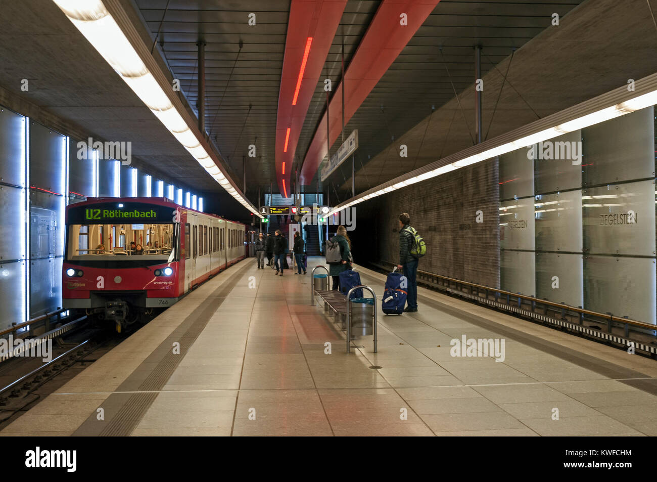 Stazione sulla linea U2 della metropolitana di Norimberga, Germania, Europa Foto Stock