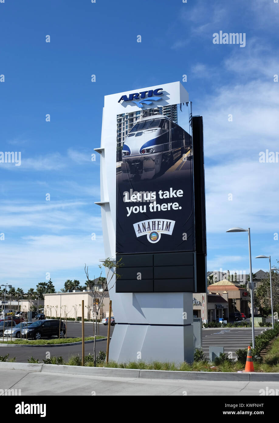 ANAHEIM, CA - 11 febbraio 2015: Anaheim Trasporto Regionale del centro intermodale di segno. La stazione serve Amtrak e Metrolink rail e un terminale Foto Stock