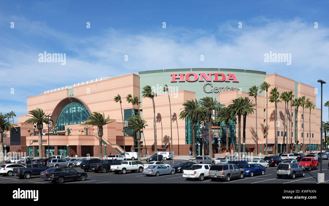 ANAHEIM, CA, 11 febbraio 2015: l'Honda Center di Anaheim, in California. L'arena è sede degli Anaheim Ducks della National Hockey League e la Foto Stock