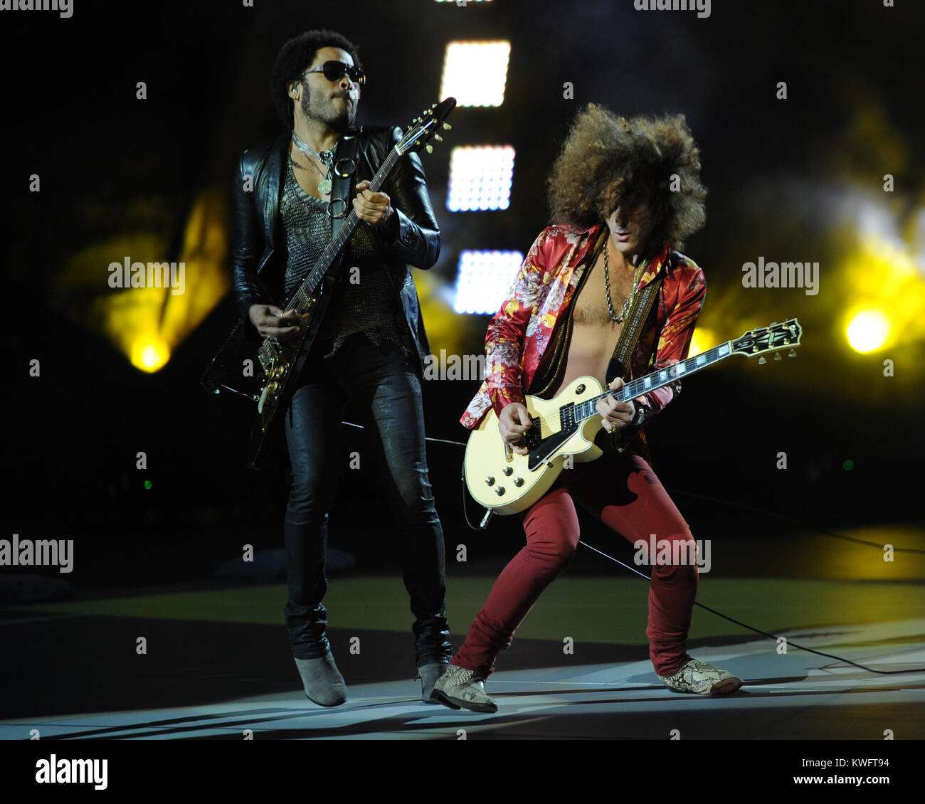 FLUSHING NY- 26 AGOSTO: Lenny Kravitz Craig Ross del Giorno Uno del 2013 US Open a USTA Billie Jean King National Tennis Center il 26 agosto 2013 nel quartiere di lavaggio del Queens borough di New York City. Persone: Lenny Kravitz Craig Ross Foto Stock