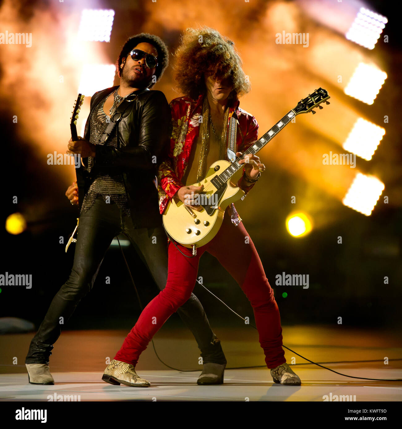 FLUSHING NY- 26 AGOSTO: Lenny Kravitz Craig Ross del Giorno Uno del 2013 US Open a USTA Billie Jean King National Tennis Center il 26 agosto 2013 nel quartiere di lavaggio del Queens borough di New York City. Persone: Lenny Kravitz Craig Ross Foto Stock