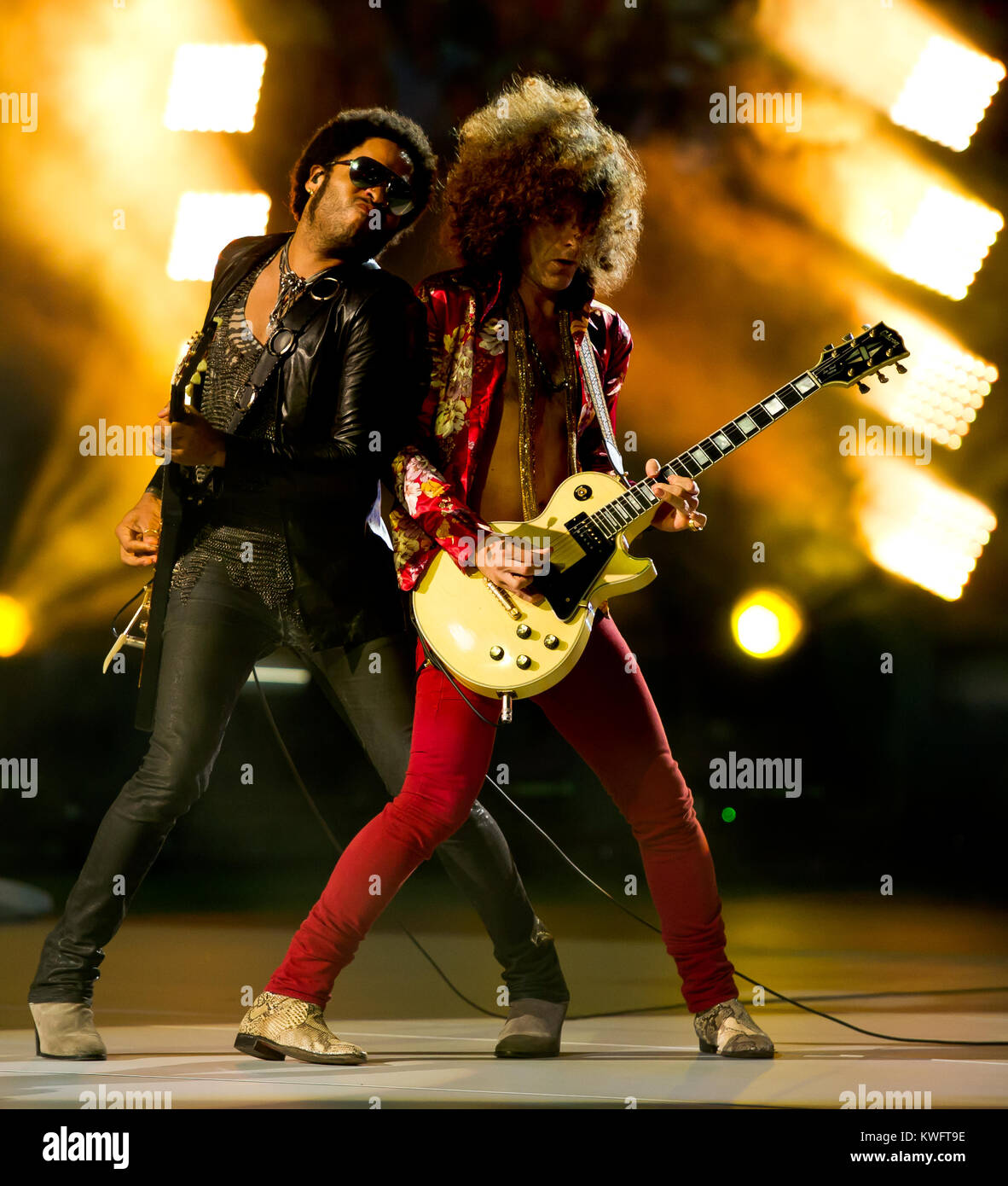 FLUSHING NY- 26 AGOSTO: Lenny Kravitz Craig Ross del Giorno Uno del 2013 US Open a USTA Billie Jean King National Tennis Center il 26 agosto 2013 nel quartiere di lavaggio del Queens borough di New York City. Persone: Lenny Kravitz Craig Ross Foto Stock