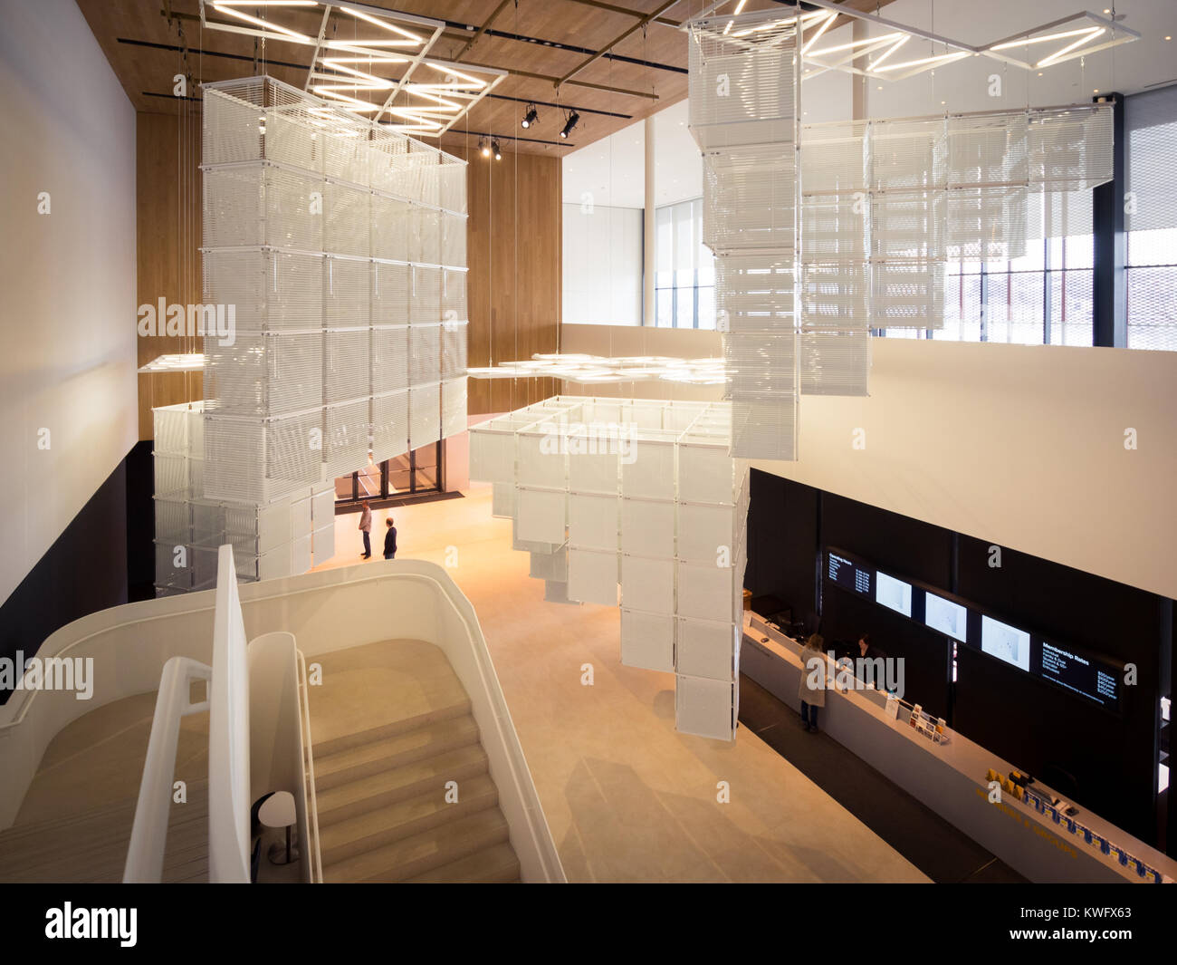 La lobby principale e Haegue Yang appeso arte 'quattro volte Sol LeWitt capovolto, versione punto a punto' all'Remai Galleria di Arte Moderna, Saskatoon. Foto Stock