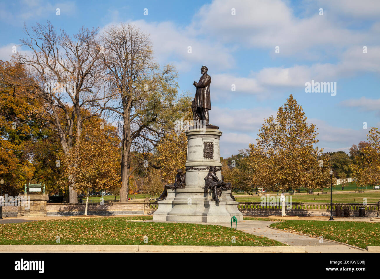 La scultura del monumento del Presidente Garfield davanti al Capitol Hill building, Washington DC, Stati Uniti d'America Foto Stock