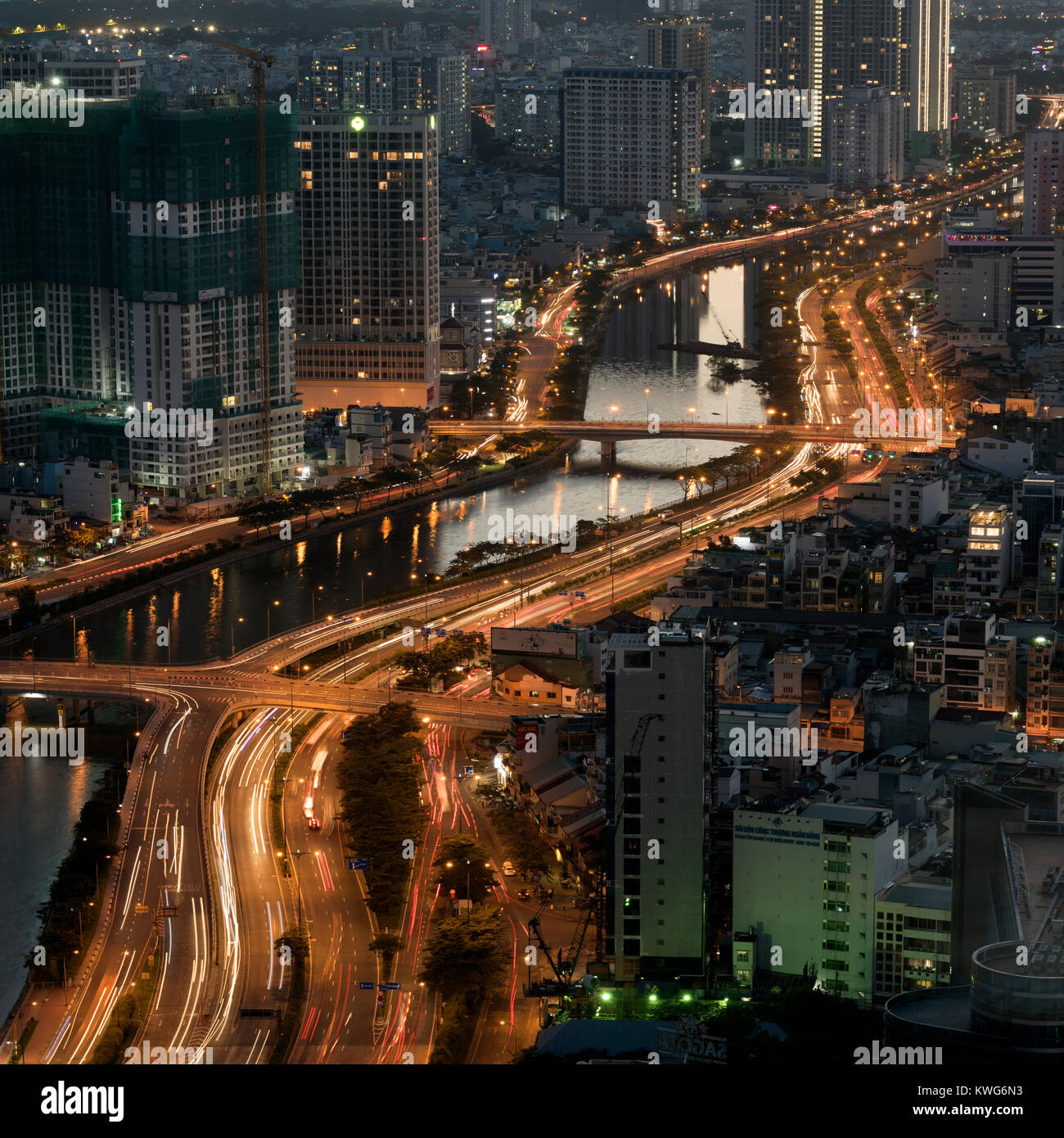 Il nuovo Ho Chi Minh skyline della città e del fiume Mekong, Ho Chi Minh, Vietnam. Foto Stock