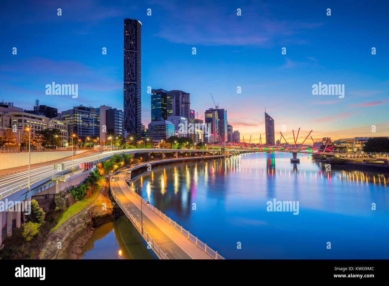 Brisbane. Cityscape immagine della skyline di Brisbane, Australia durante la drammatica sunrise. Foto Stock