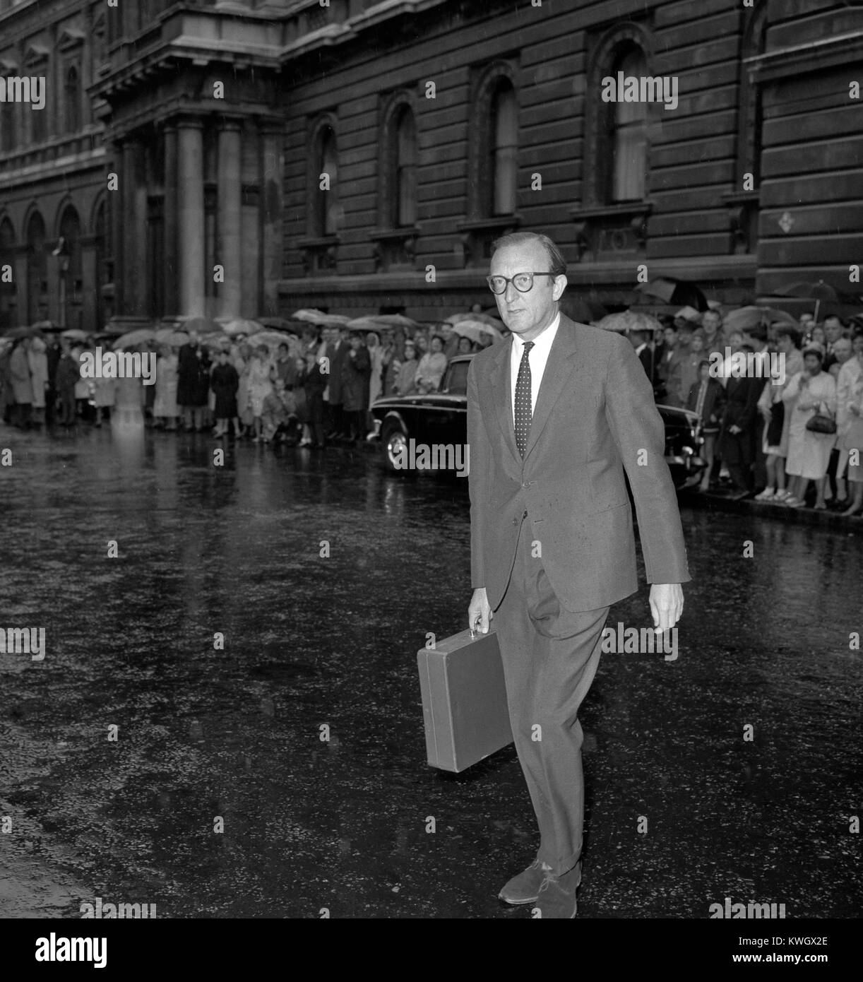 Lord Carrington, ministro senza portafoglio, arrivando al n. 10 di Downing Street, Londra, per partecipare a una riunione dei ministri. Foto Stock
