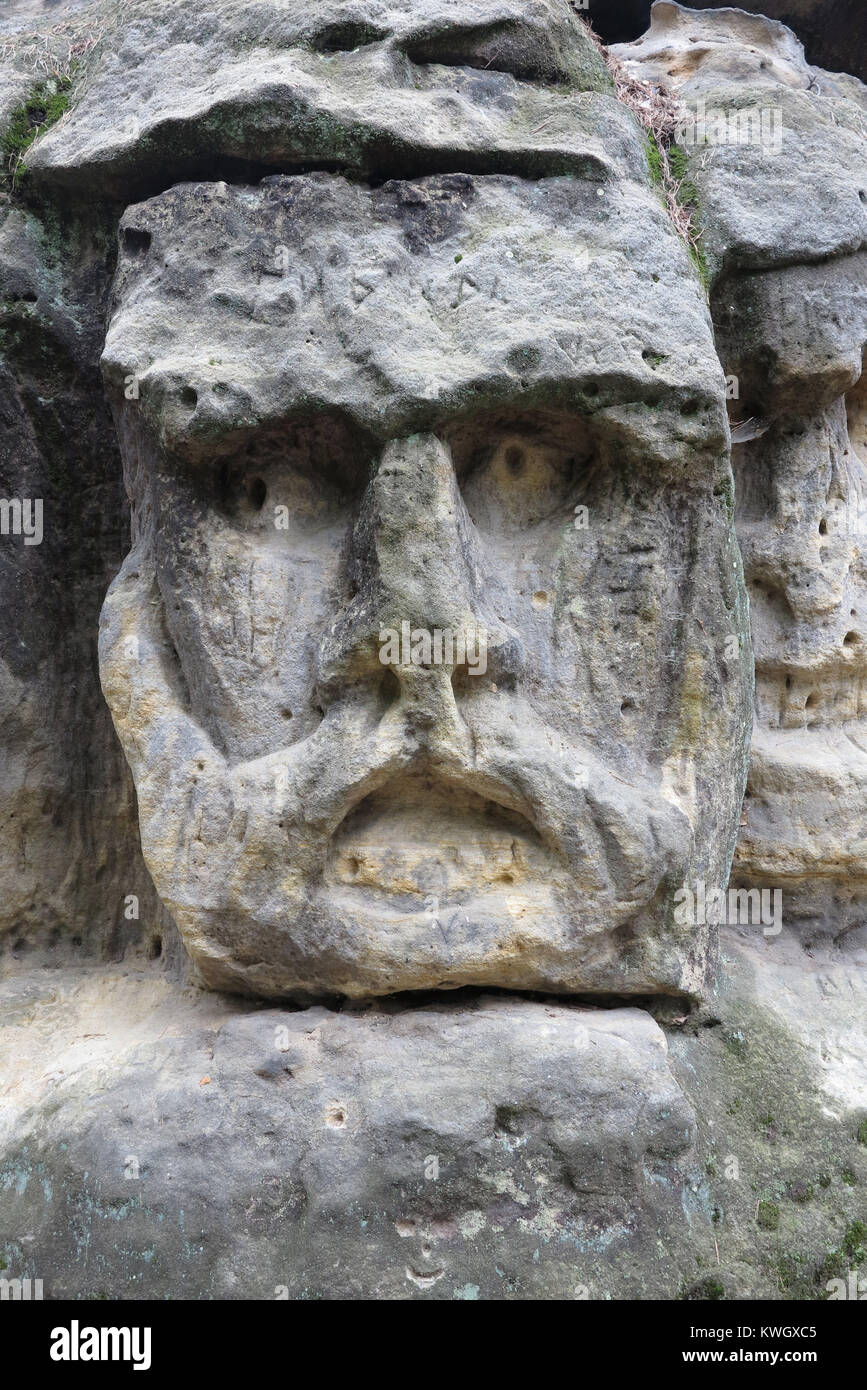 Spooky testa in pietra - scultura in pietra nella foresta da 1840 dallo scultore Vaclav Levy Foto Stock