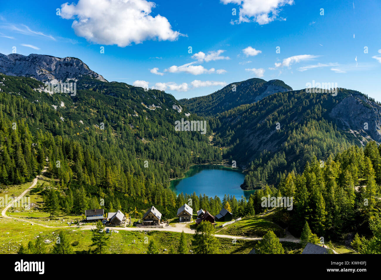 Il Tauplitzalm, pascoli di montagna, altopiano in Stiria, vicino a Bad Mitterndorf, Austria, parte dei morti montagne, escursione lungo il Six-Lakes hikin Foto Stock