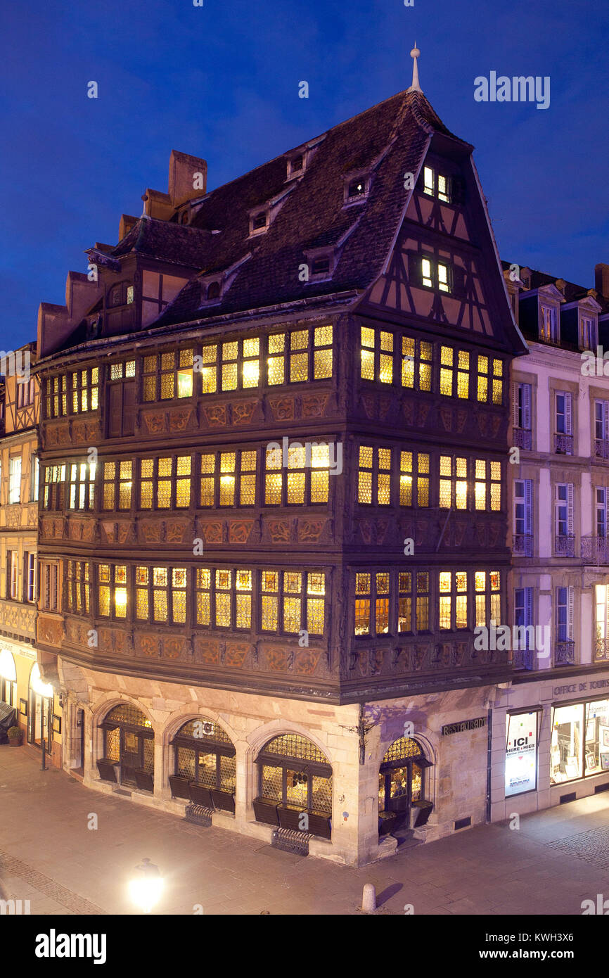 Europa/Francia/Alsace/Bas-Rhin/Strasburgo. La Maison Kammerzell. Extérieur nuit//vista dall'esterno di notte Foto Stock