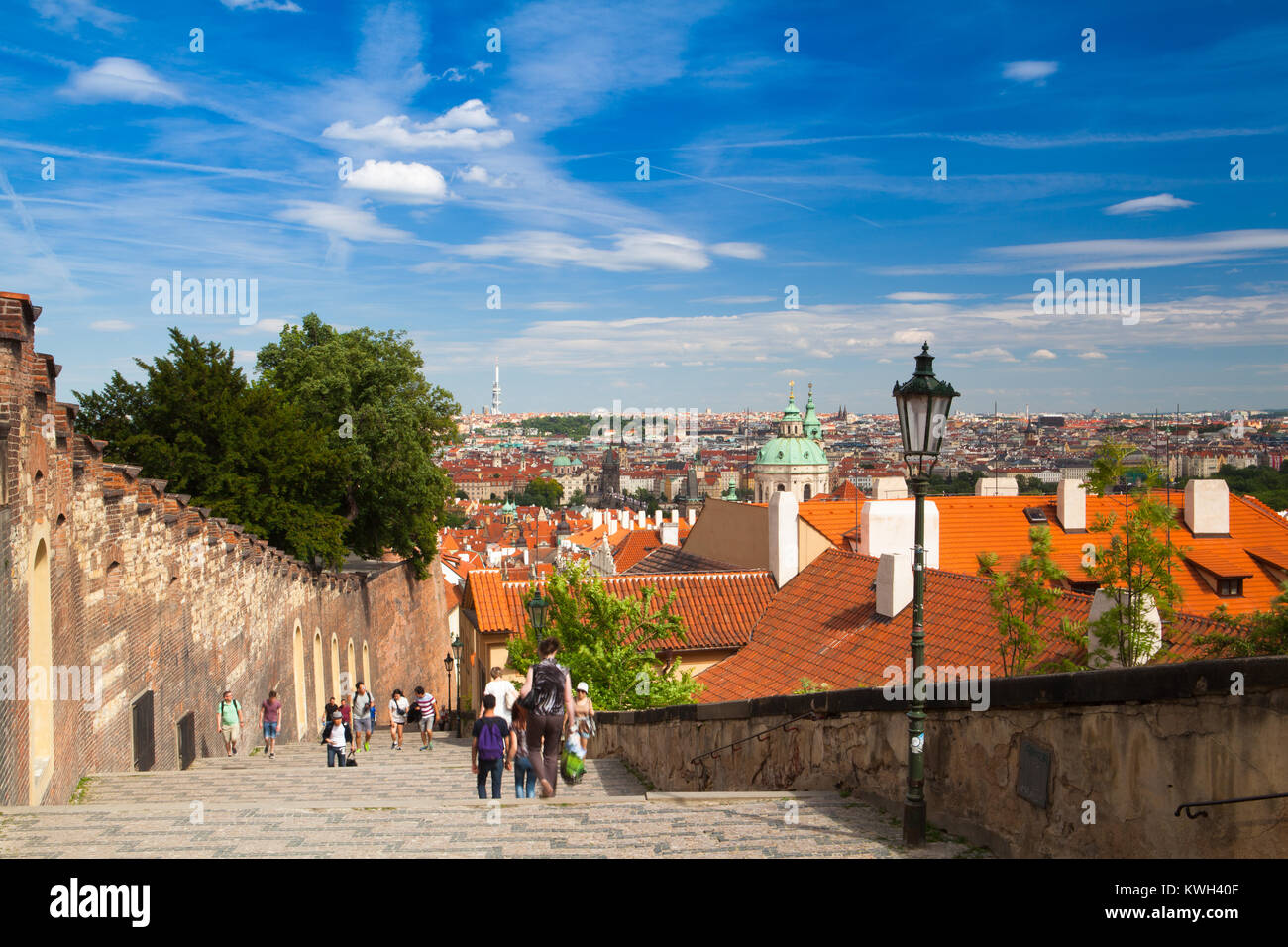 Praga, Repubblica Ceca - Giugno 3,2015: Vista dal giardino del paradiso sulla città di Praga. Giardino del Paradiso stabiliti nel XVI secolo dall'arciduca Ferdin Foto Stock