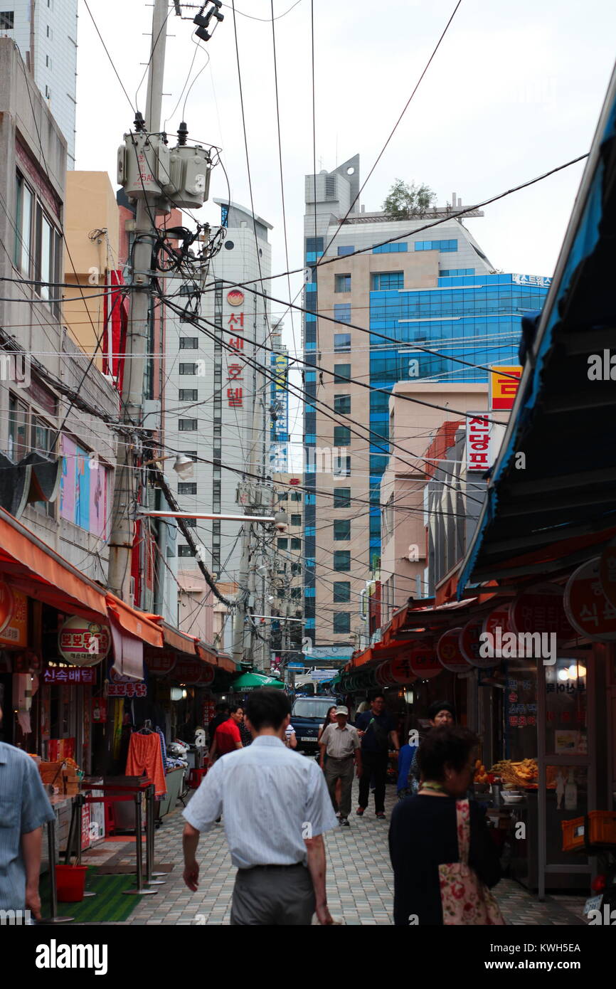 Tradizionale mercato coreano si trova a Haeundae street in Busan, Corea del Sud Foto Stock