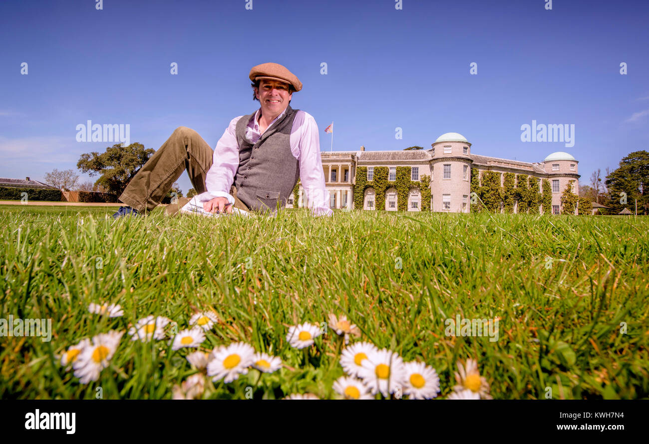 Artista Jeremy Houghton a Goodwood House quando fu artista in residenza nel 2016. Foto Stock