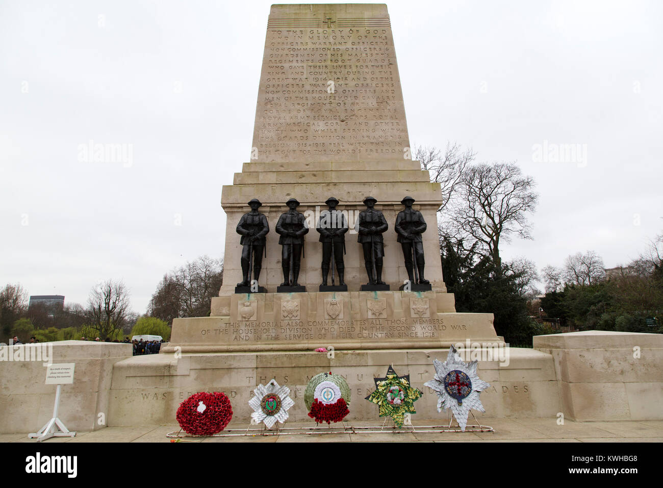 Le guardie Division War Memorial presso il St James Park a Londra, Inghilterra. Il cenotafio style memorial è stato progettato da H. Charlton Bradshaw. Foto Stock