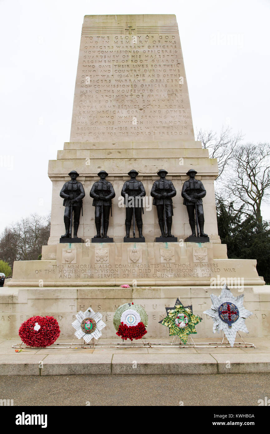 Le guardie Division War Memorial presso il St James Park a Londra, Inghilterra. Il cenotafio style memorial è stato progettato da H. Charlton Bradshaw. Foto Stock