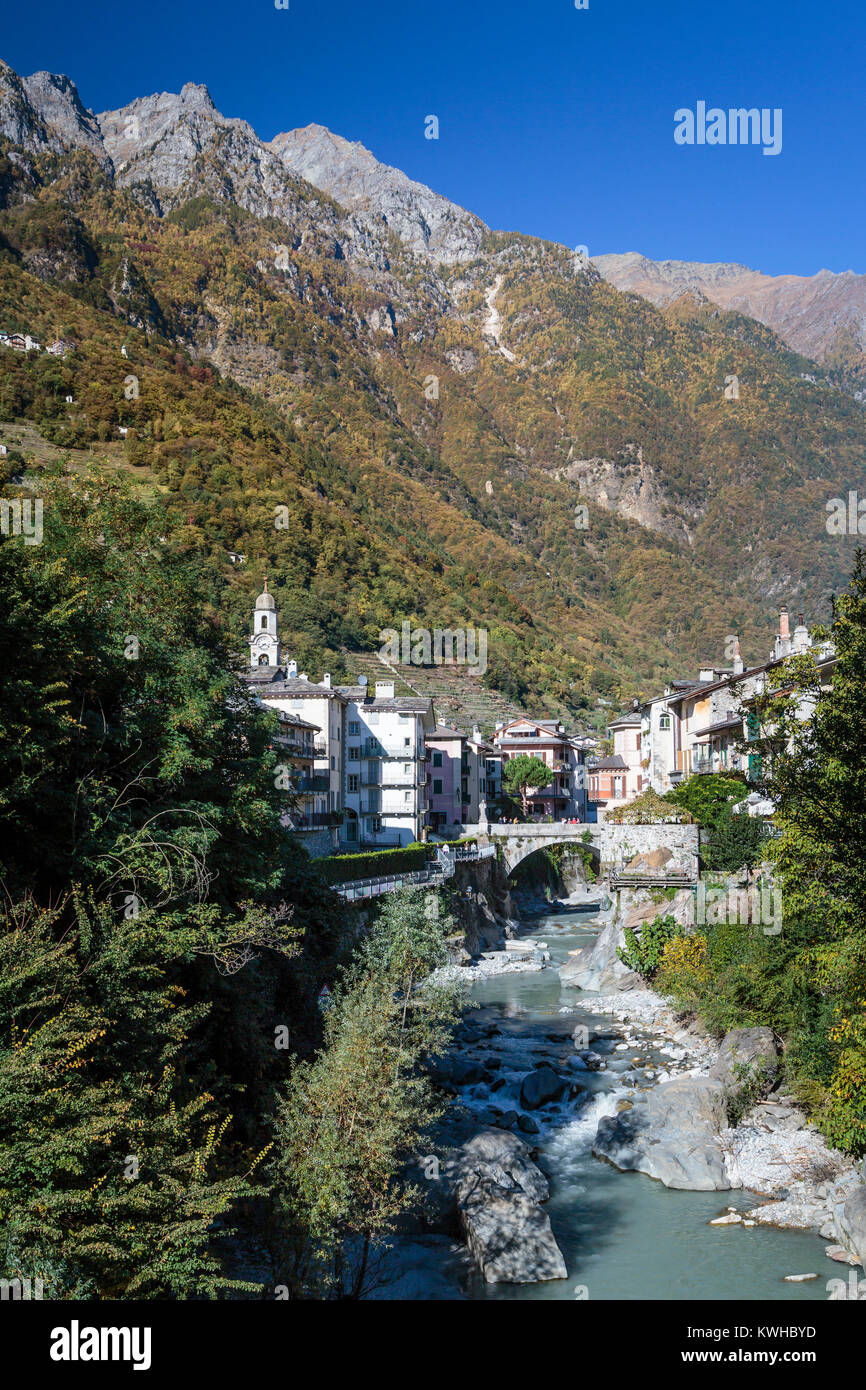 Il villaggio di Chiavenna, Valtellina, Lombardia, Italia, Europa. Foto Stock