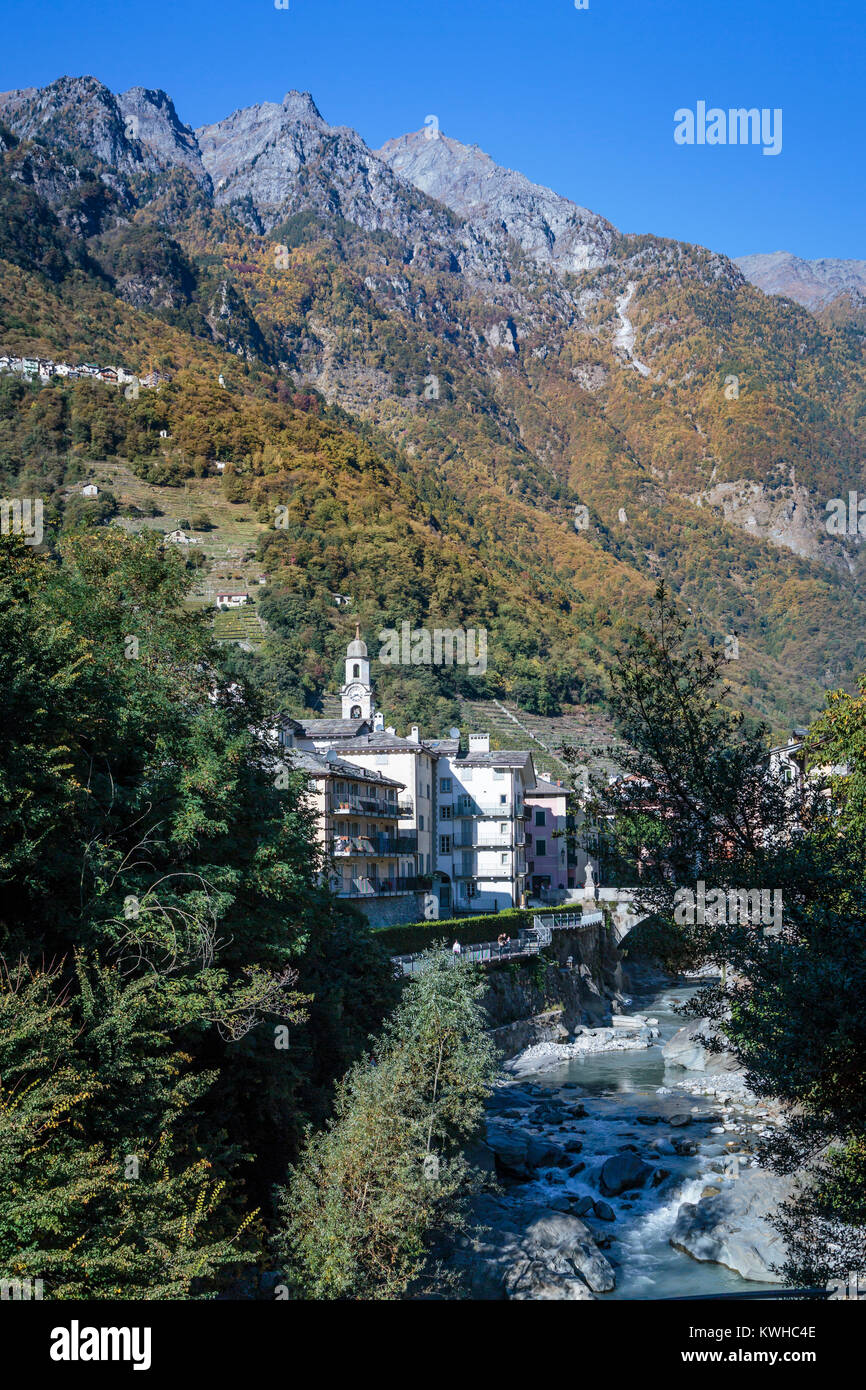 Il villaggio di Chiavenna, Valtellina, Lombardia, Italia, Europa. Foto Stock