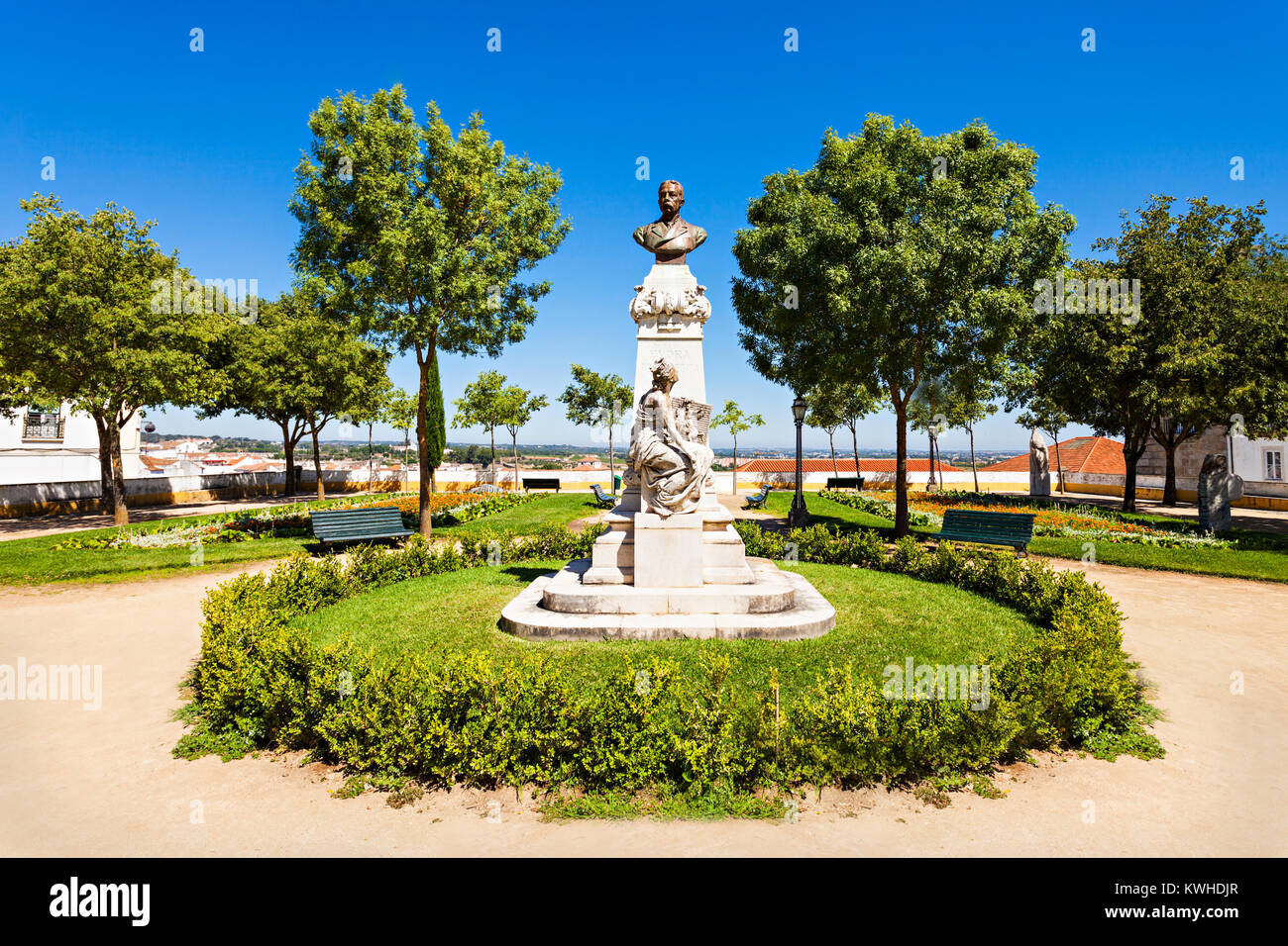 Un monumento nel giardino a Evora, Portogallo Foto Stock