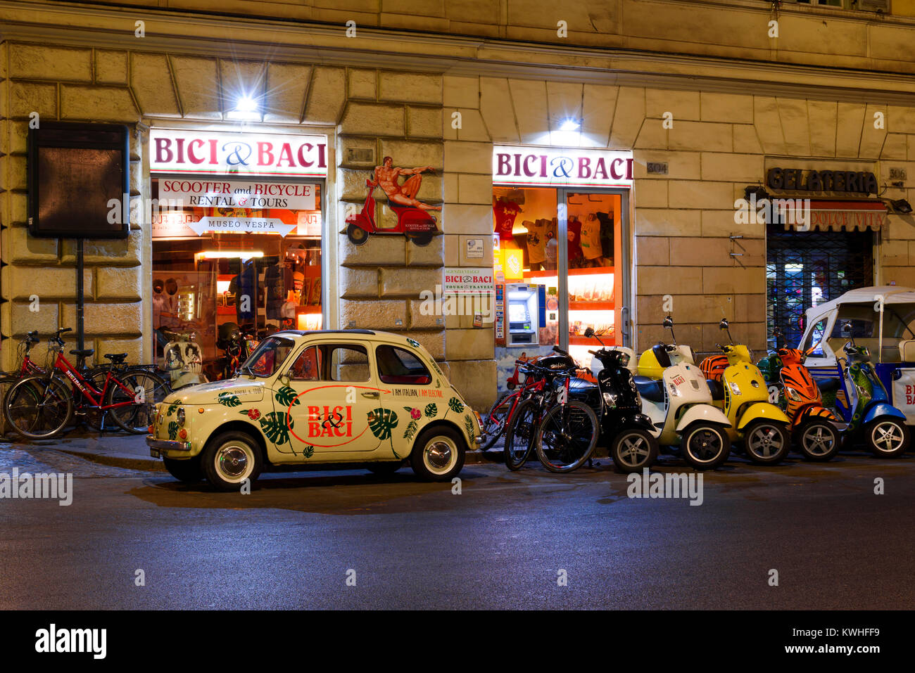 Noleggio Scooter nel centro della città di Roma, lazio, Italy Foto stock -  Alamy