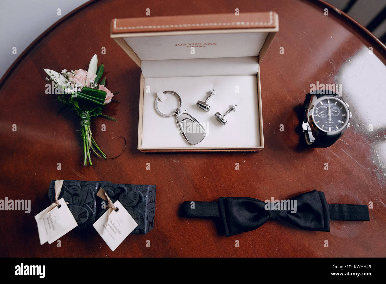 Accessori per la sposa sul tavolo Foto Stock