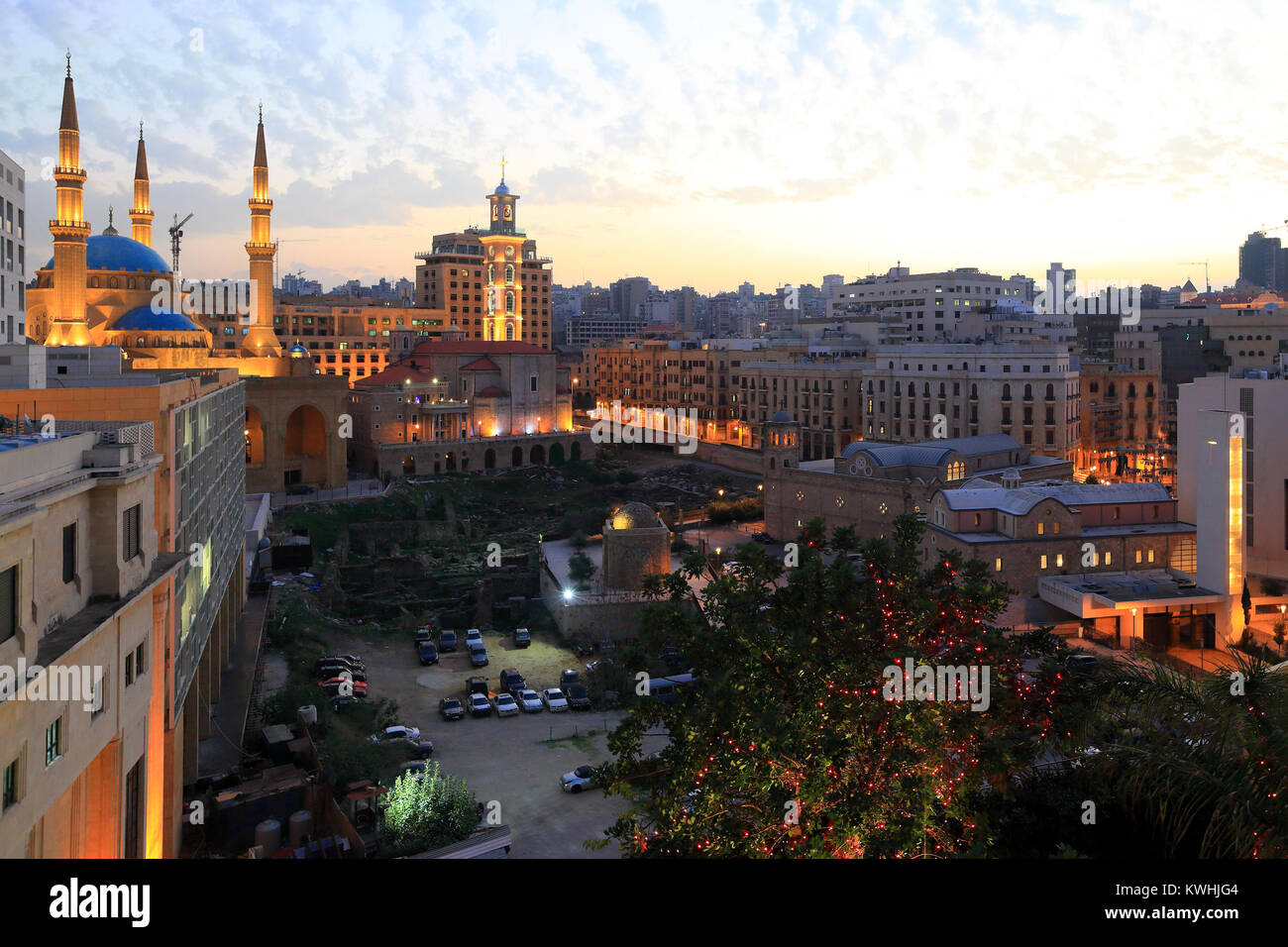 Beirut, Libano : Centro di Beirut con la sua opera di moschee e chiese visto qui al crepuscolo. Foto Stock