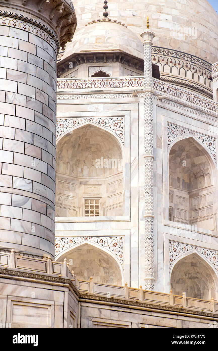 Il Taj Mahal, Agra, India. Costruito dall'imperatore Mughal Shah Jahan, il mausoleo case di sua moglie tomba Foto Stock