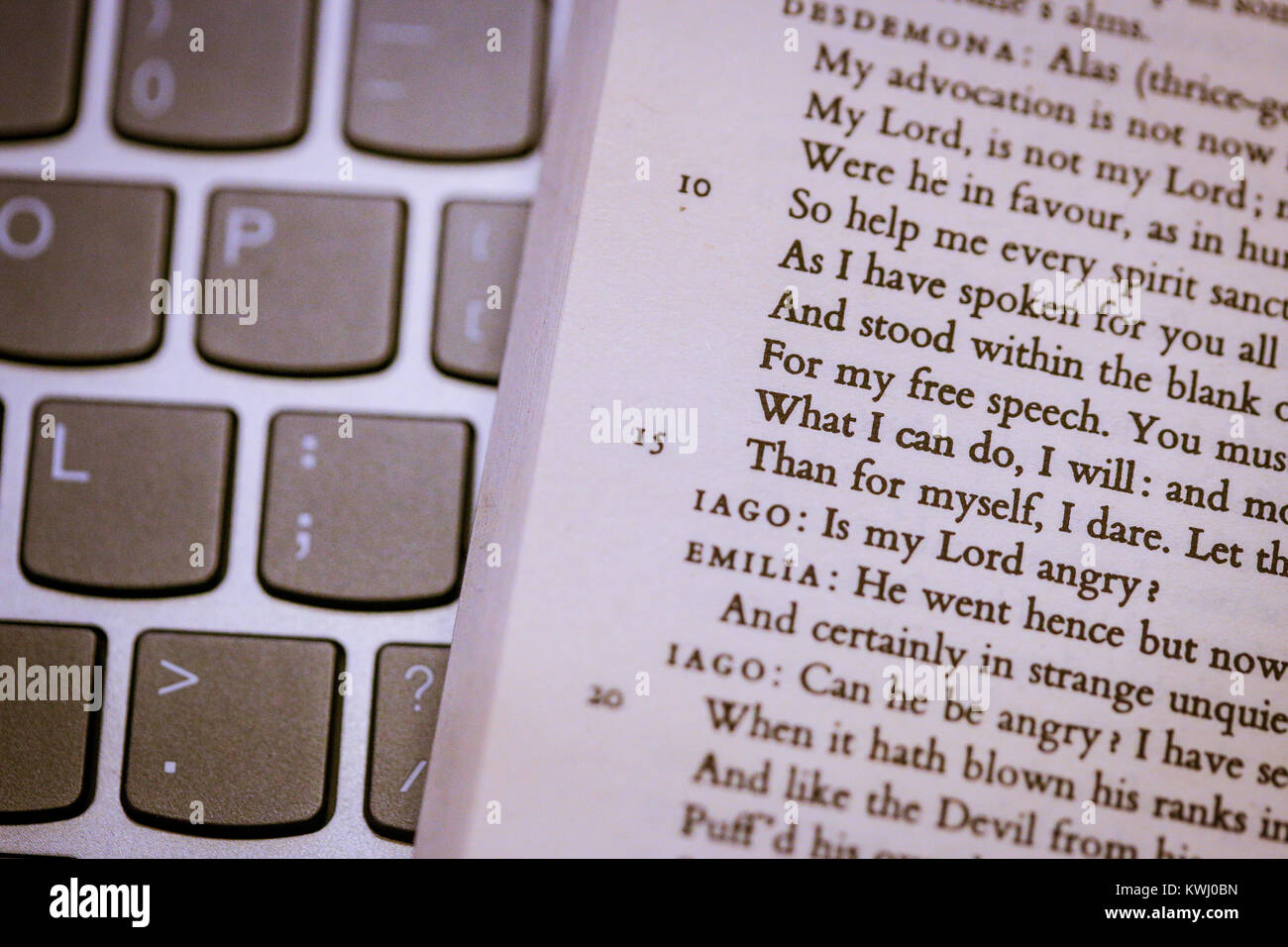 Vista dettagliata del classico libro in inglese sulla tastiera per notebook - Stampa rispetto digital Foto Stock