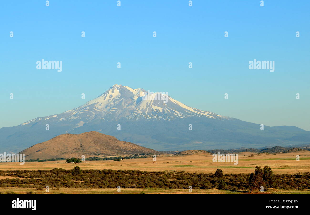 Vista del Monte Mcloughlin, parte della catena a cascata, Oregon Foto Stock