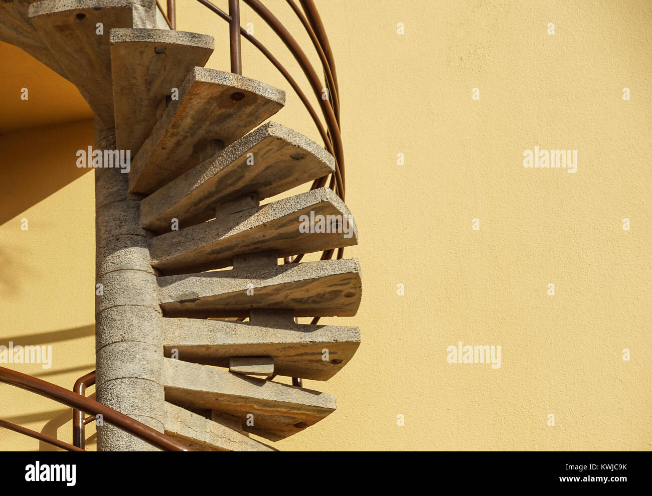 In prossimità di una via di fuga in caso di incendi sulla parete al tramonto Foto Stock