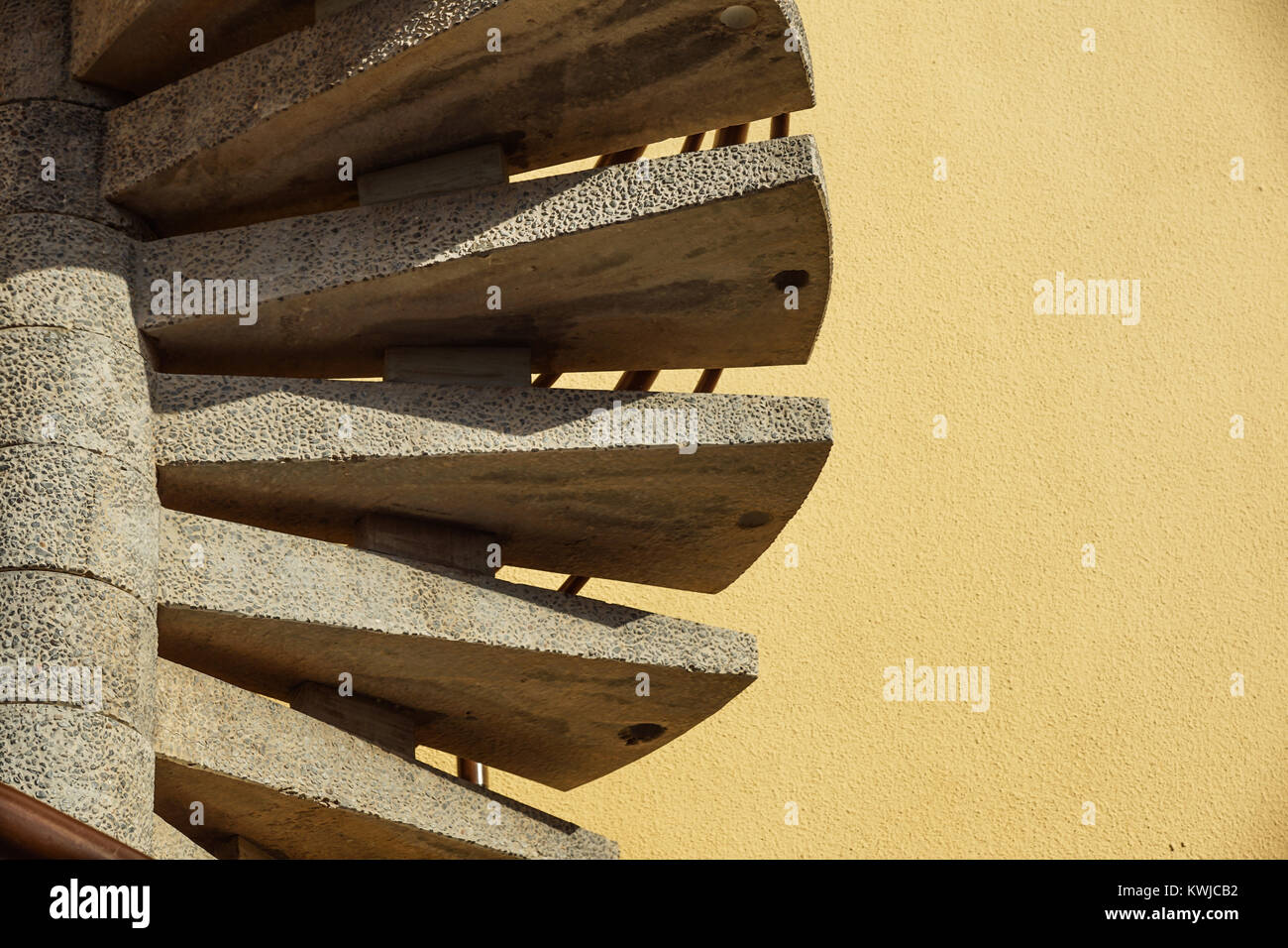 In prossimità di una via di fuga in caso di incendi sulla parete al tramonto Foto Stock