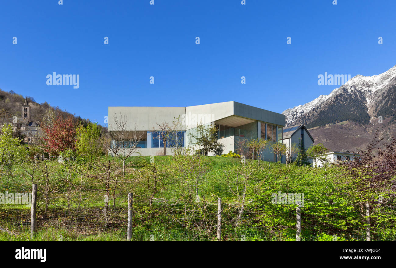 Architettura design moderno, casa di montagna, esterna Foto Stock