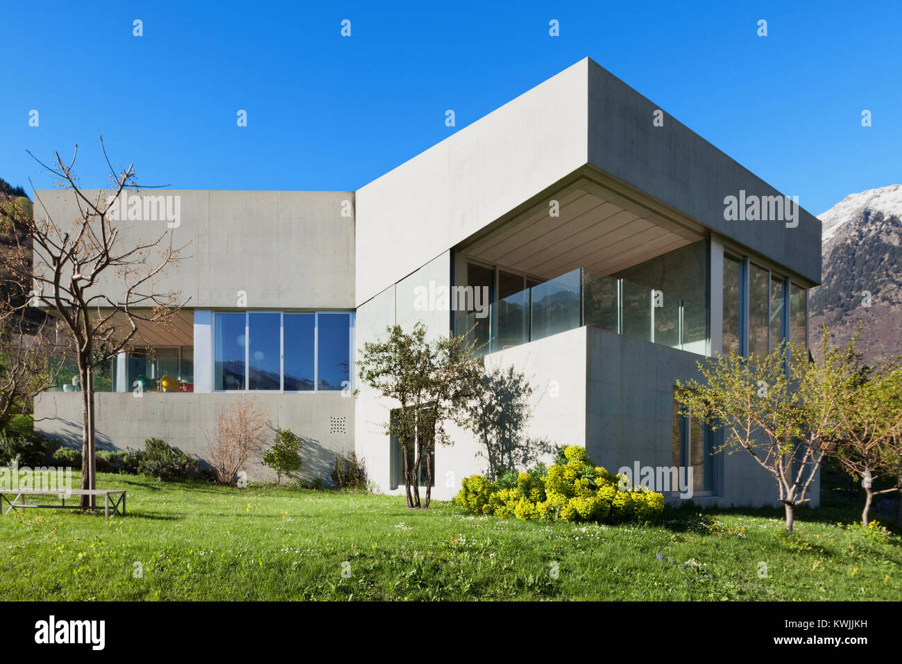 Architettura design moderno, calcestruzzo casa con giardino Foto Stock