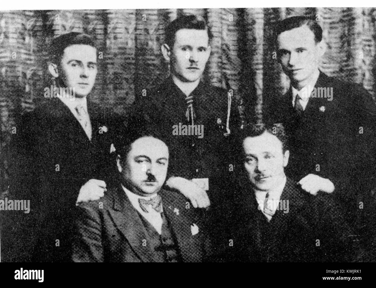 Una fotografia del 1924 dei membri dell'Associazione polacca dello scautismo e guida (ZHP) a Górny Śląsk, che mostra le attività di scouting polacche all'inizio del XX secolo e il loro ruolo nell'educazione dei giovani e nella vita della comunità. Foto Stock