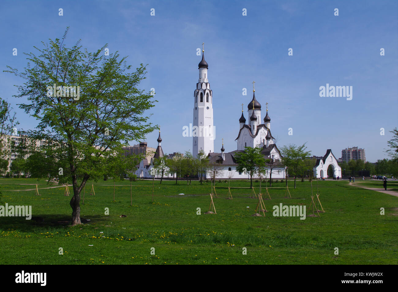 San Pietroburgo Russia - Maggio 18, 2014: Chiesa di San Pietro Apostolo nel middle park Foto Stock