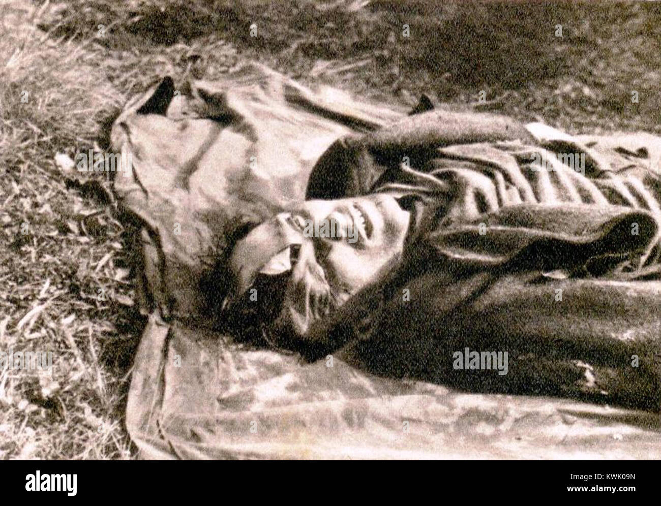 "Zrtev domobrancev" (vittime della Guardia interna) è una fotografia storica che commemora le vittime del movimento anticomunista sloveno. L'immagine cattura il loro memoriale, riflettendo il contesto politico e storico della regione durante il periodo post-seconda guerra mondiale. Foto Stock