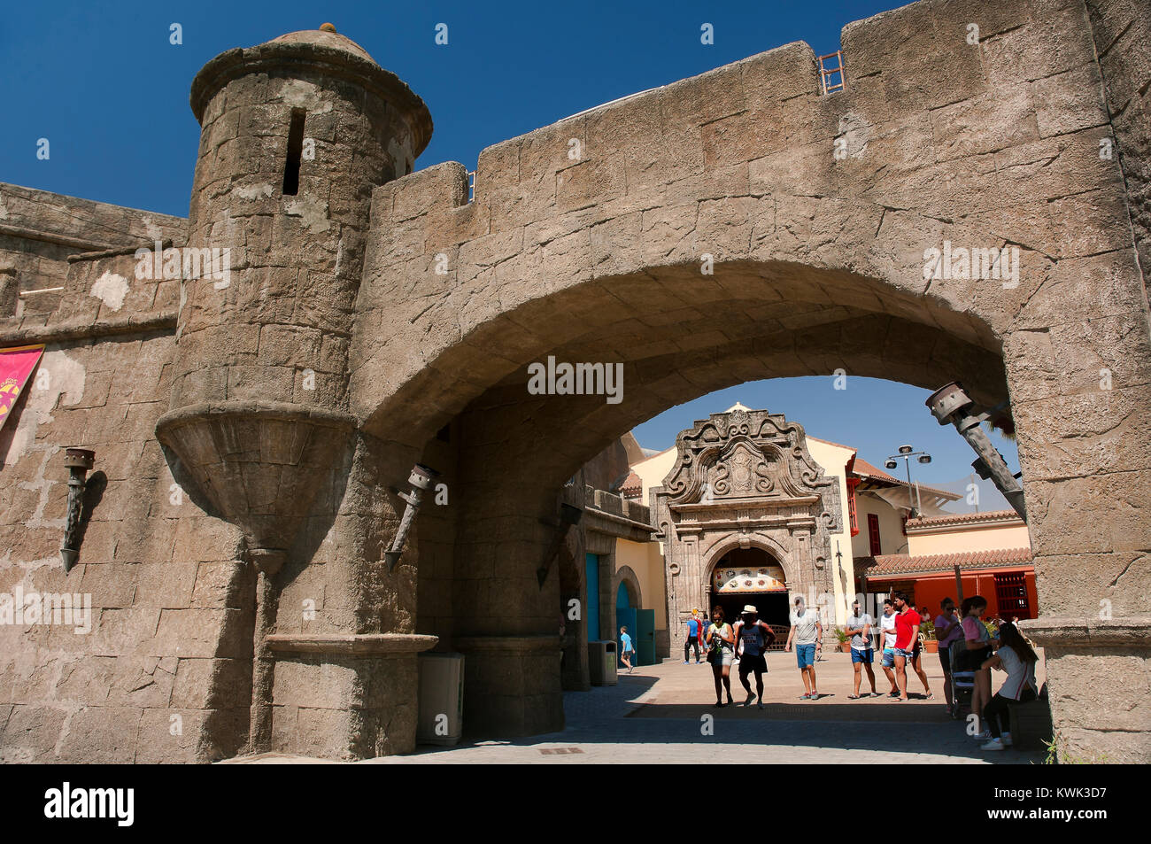 Isla Magica (Magic Island) Theme Park, Gate of America - La fortezza, Siviglia, regione dell'Andalusia, Spagna, Europa Foto Stock