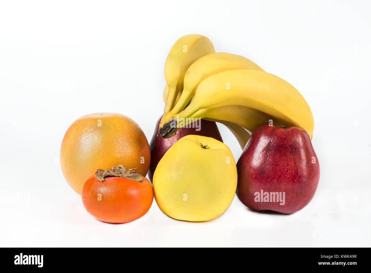 Gruppo di frutta fresca isolati su sfondo bianco Foto Stock