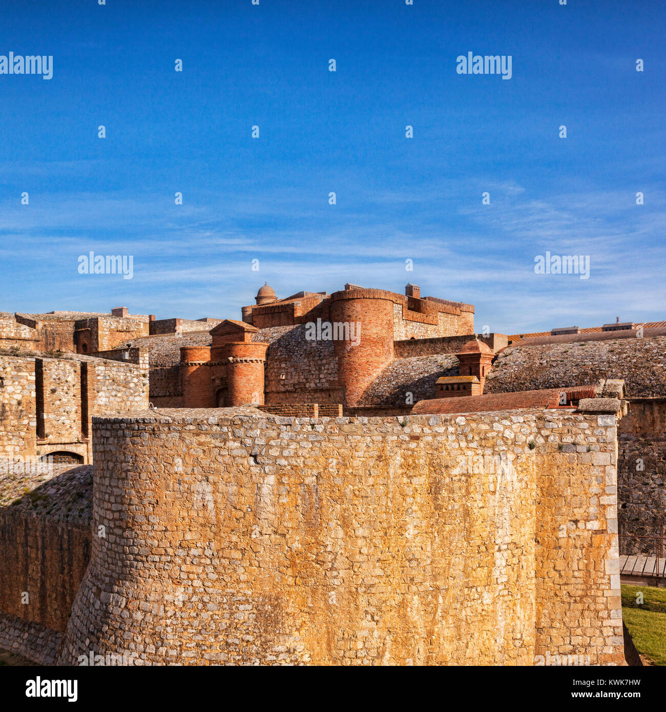 Fort de Salses, Salses-le-Chateau, Languedoc- Rousssillon, Pirenei orientali, Francia. Foto Stock