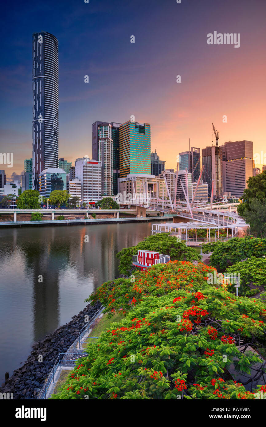 Brisbane. Cityscape immagine della skyline di Brisbane, Australia durante la drammatica sunrise. Foto Stock