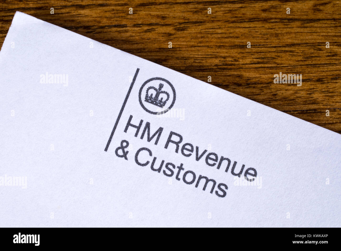 LONDON, Regno Unito - DEC 18TH 2017: il simbolo per HM Revenue e doganale sulla sommità di una carta intestata, il 18 dicembre 2017. HM Revenue e la dogana è un non-m Foto Stock