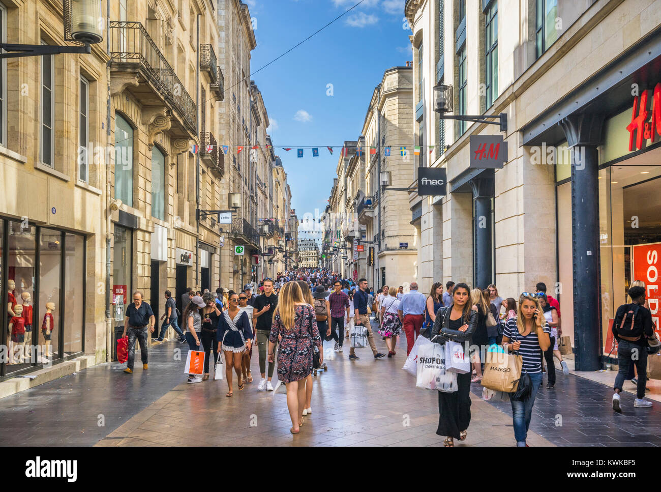 Francia, Gironde department, Bordeaux, Rue Sainte-Catherine, Bordeaux più popolare via dello shopping Foto Stock