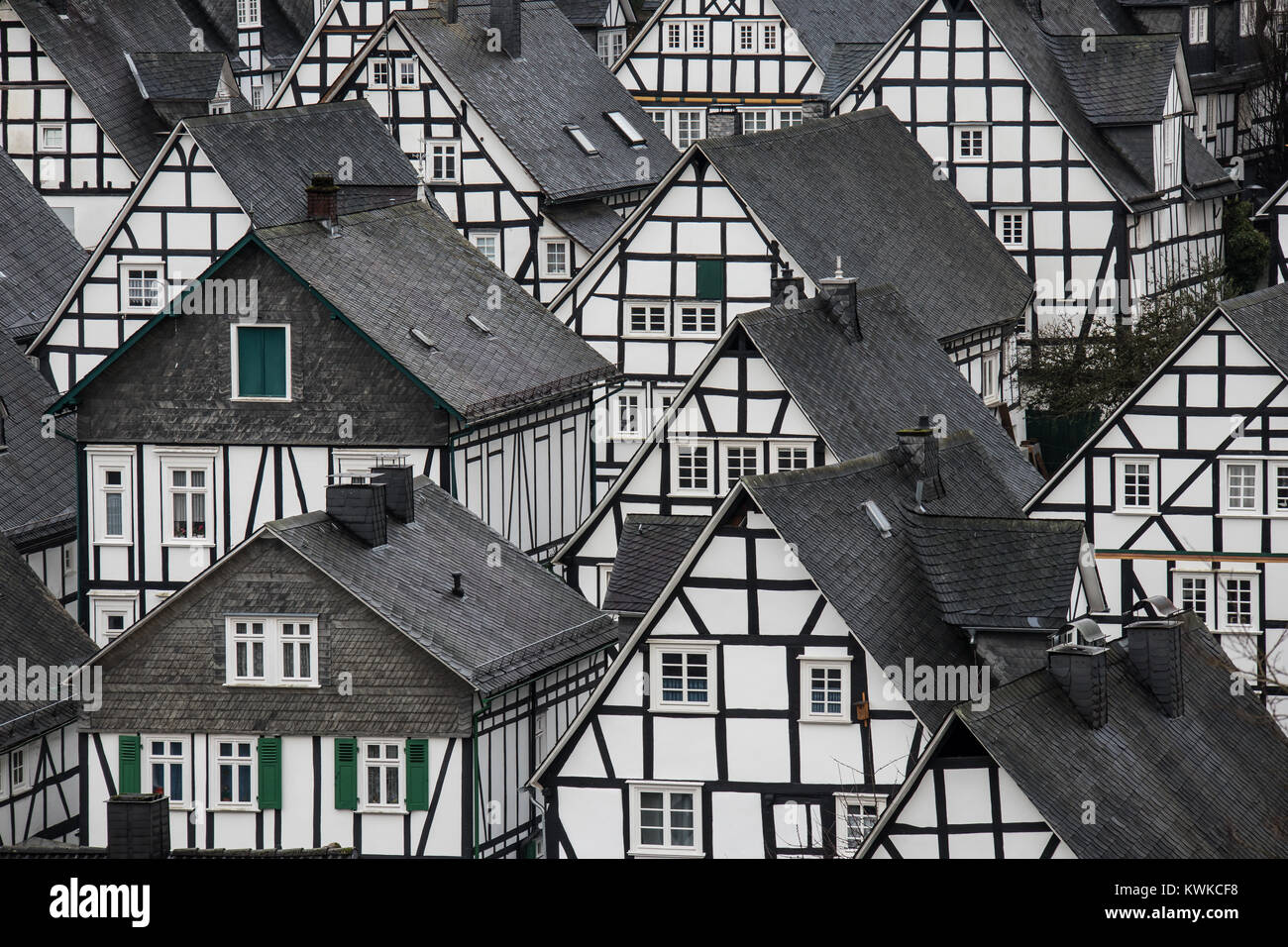 Storica città vecchia di Freudenberg, Renania settentrionale-Vestfalia, Germania, con tipiche case a graticcio, Alter Flecken Foto Stock