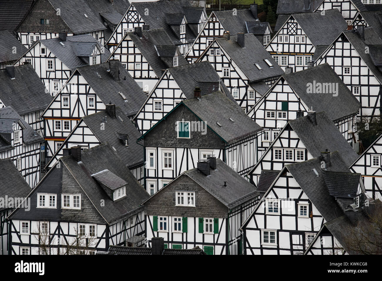 Storica città vecchia di Freudenberg, Renania settentrionale-Vestfalia, Germania, con tipiche case a graticcio, Alter Flecken Foto Stock