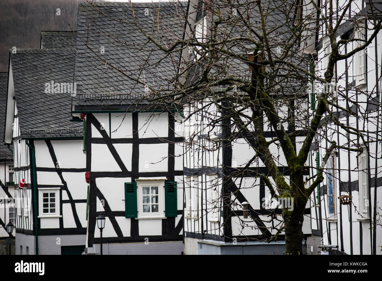 Storica città vecchia di Freudenberg, Renania settentrionale-Vestfalia, Germania, con tipiche case a graticcio, Alter Flecken Foto Stock