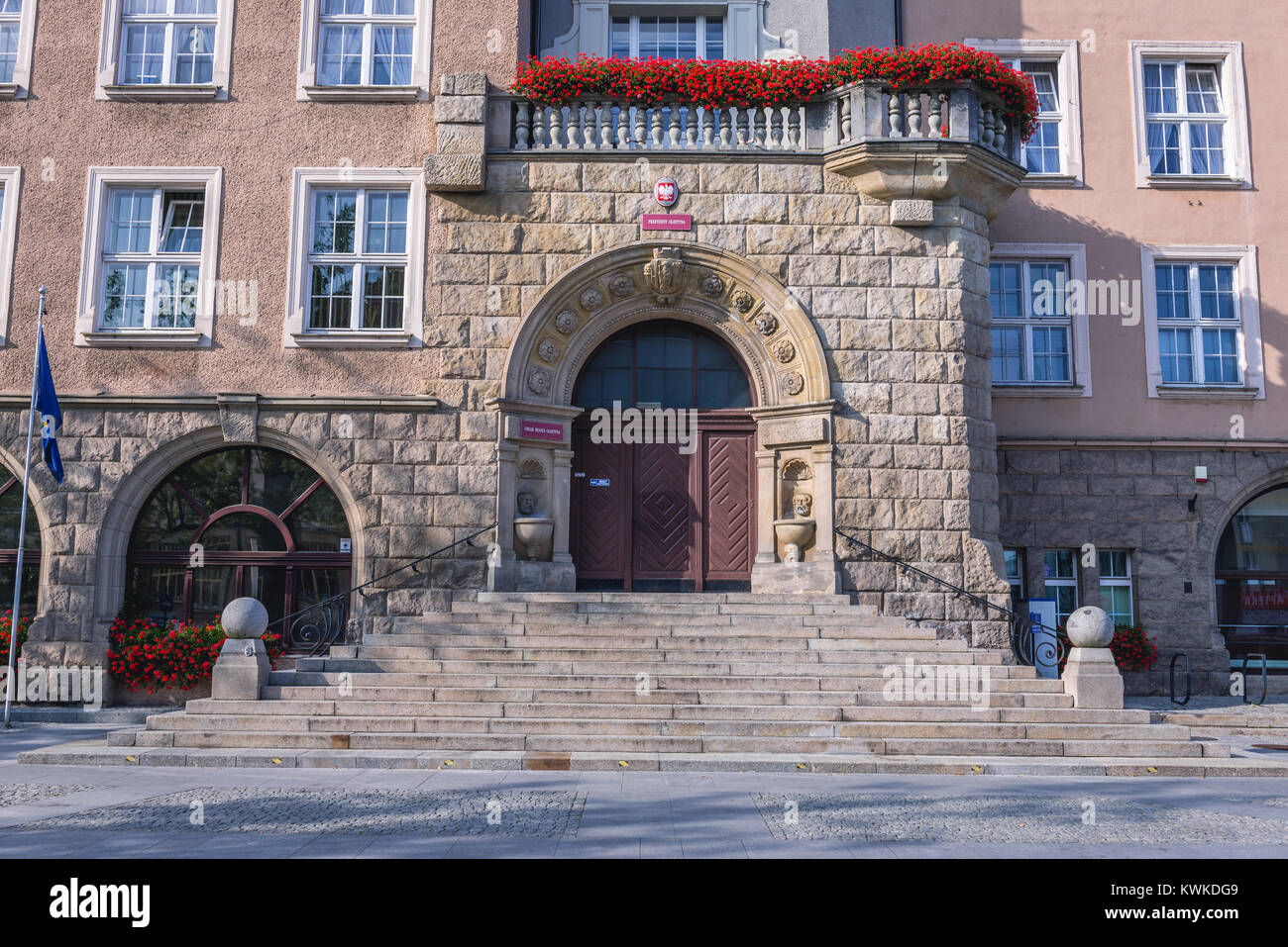 Ingresso al Nuovo Municipio nel quartiere del centro della città di Olsztyn in Warmian-Masurian voivodato di Polonia Foto Stock